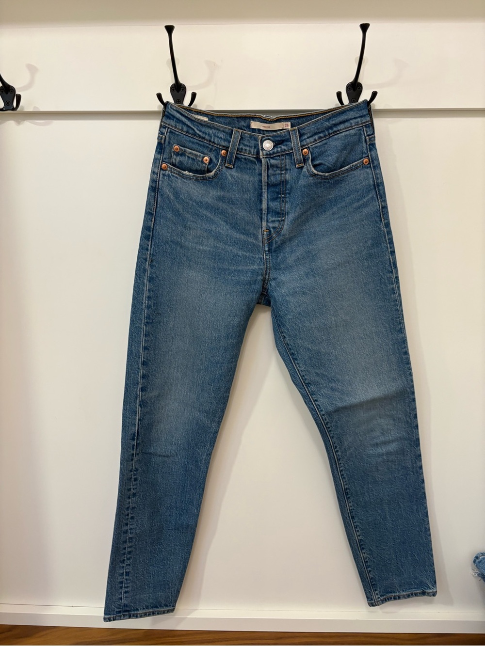 Levi's High-Rise Straight Jeans - Medium Blue Wash